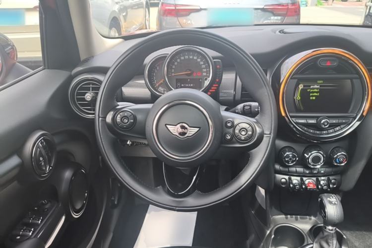 Used MINI 2016 1.5T COOPER Five-Door Edition Steering Wheel