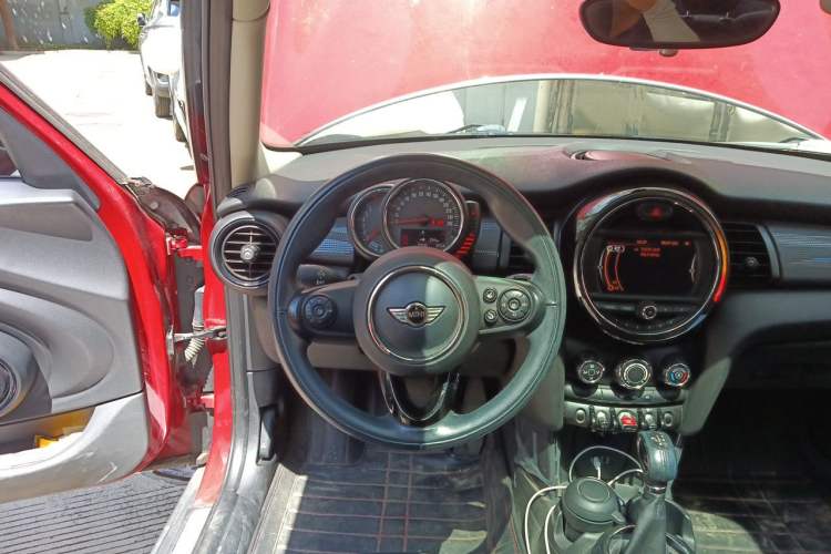 Used MINI 2016 1.5T COOPER Five-Door Edition Steering Wheel