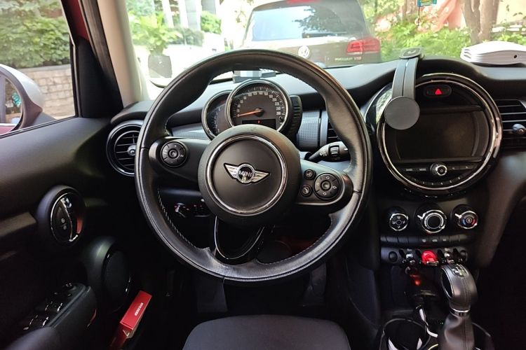 Used MINI 2016 1.5T COOPER Five-Door Edition Steering Wheel