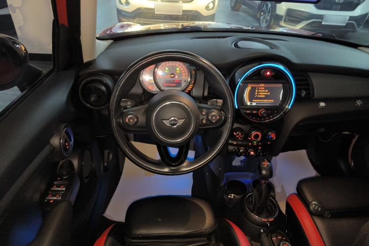 Used MINI 2016 1.5T COOPER Five-Door Edition Steering Wheel