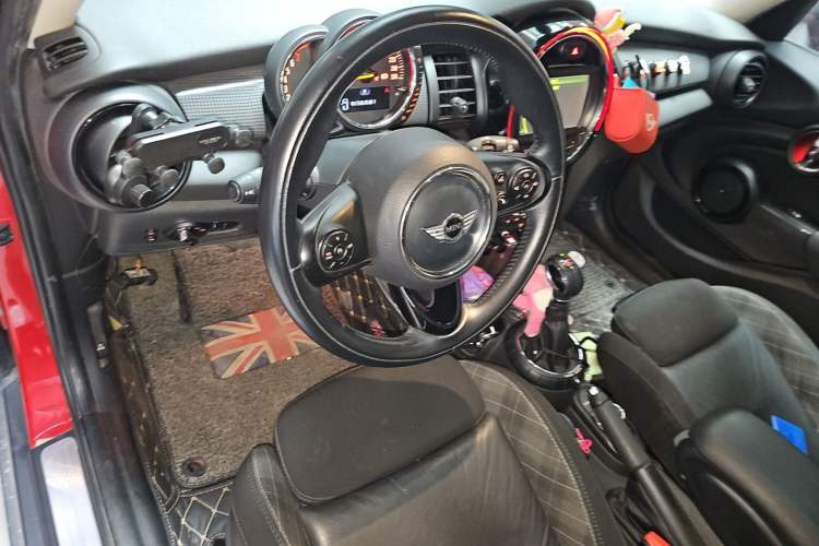 Used MINI 2016 1.5T COOPER Five-Door Edition Steering Wheel