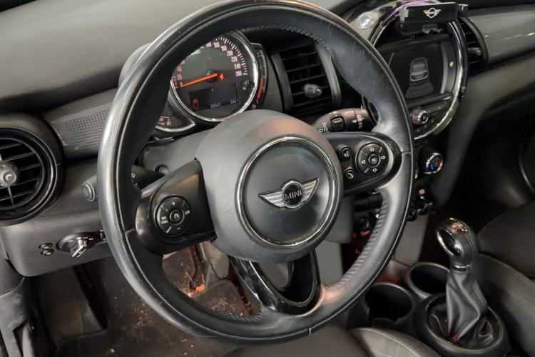 Used MINI 2016 1.5T COOPER Five-Door Edition Steering Wheel