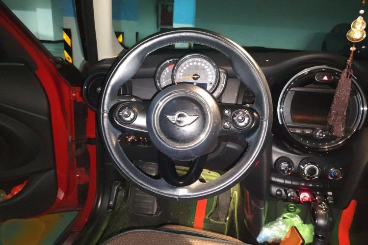 Used MINI 2016 1.5T COOPER Five-Door Edition Steering Wheel