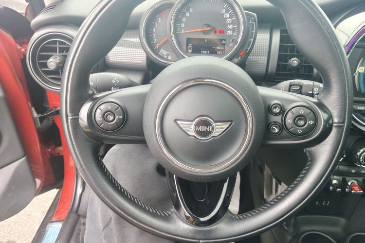 Used MINI 2016 1.5T COOPER Five-Door Edition Steering Wheel