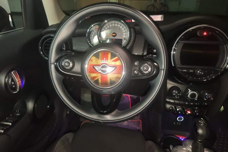 Used MINI 2016 1.5T COOPER Five-Door Edition Steering Wheel