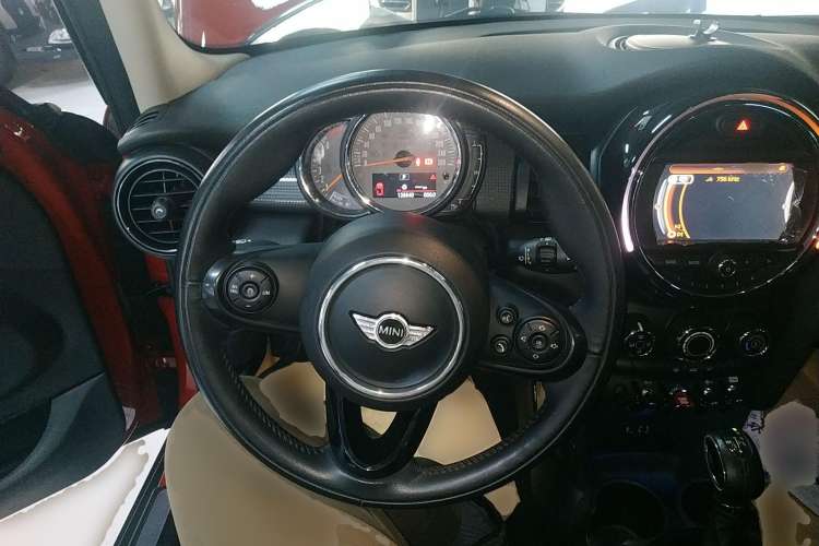 Used MINI 2016 1.5T COOPER Five-Door Edition Steering Wheel