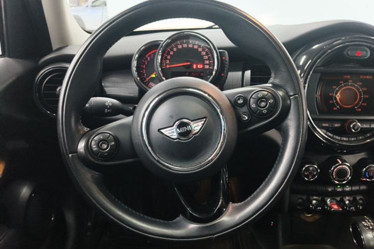 Used MINI 2016 1.5T COOPER Five-Door Edition Steering Wheel