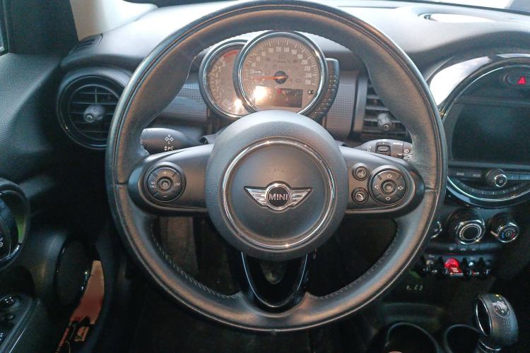 Used MINI 2016 1.5T COOPER Five-Door Edition Steering Wheel