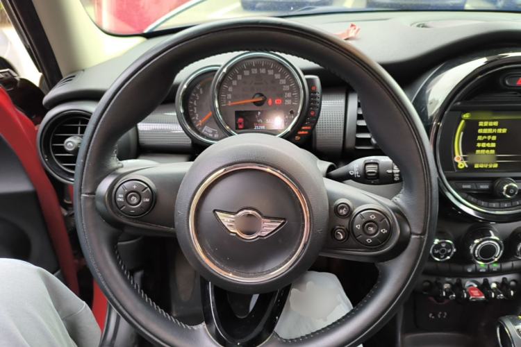Used MINI 2016 1.5T COOPER Five-Door Edition Steering Wheel