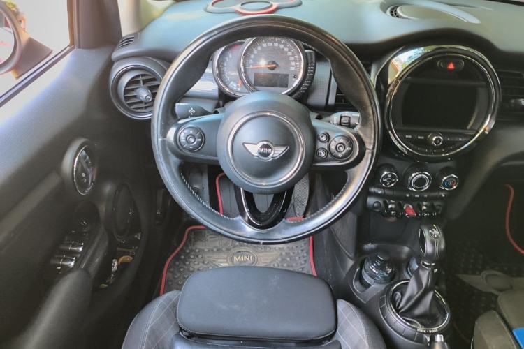 Used MINI 2016 1.5T COOPER Five-Door Edition Steering Wheel