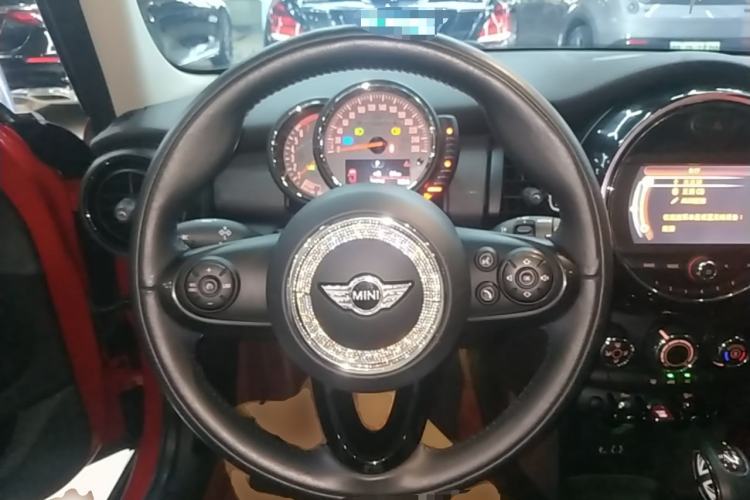 Used MINI 2016 1.5T COOPER Five-Door Edition Steering Wheel