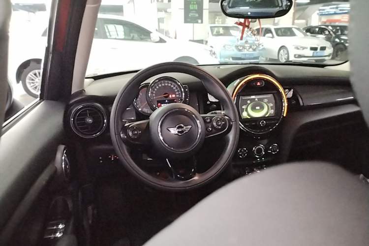 Used MINI 2016 1.5T COOPER Five-Door Edition Steering Wheel