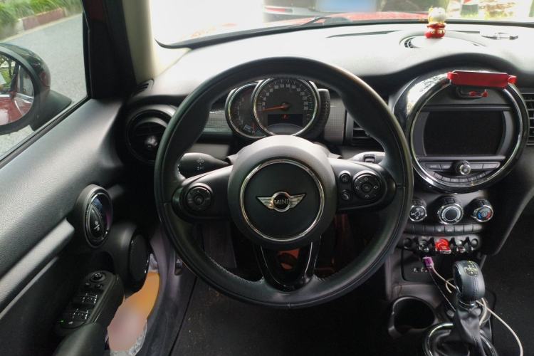 Used MINI 2016 1.5T COOPER Five-Door Edition Steering Wheel