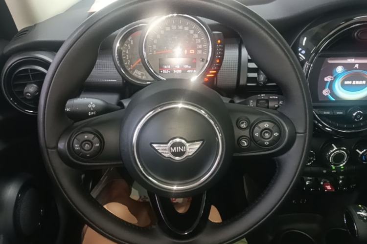 Used MINI 2016 1.5T COOPER Five-Door Edition Steering Wheel