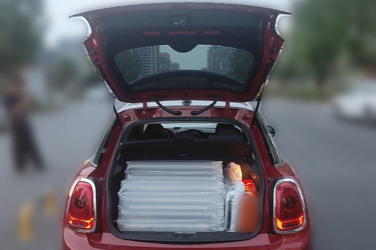 Used MINI 2016 1.5T COOPER Five-Door Edition Trunk