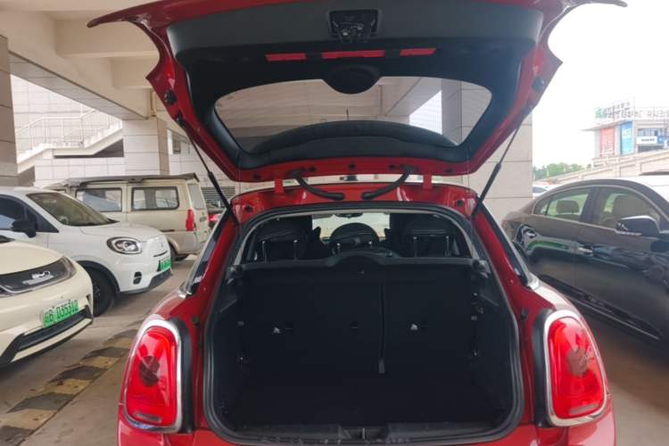 Used MINI 2016 1.5T COOPER Five-Door Edition Trunk