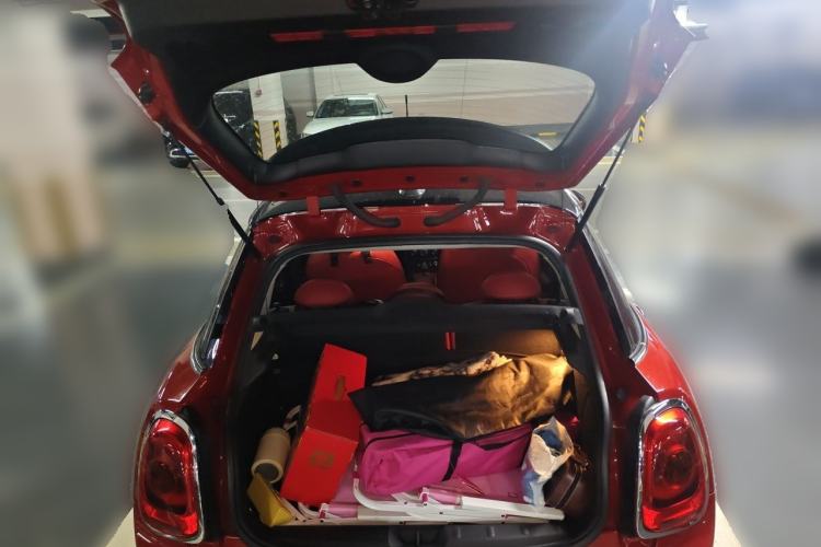 Used MINI 2016 1.5T COOPER Five-Door Edition Trunk