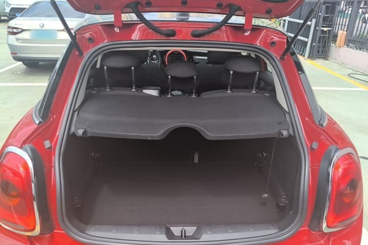 Used MINI 2016 1.5T COOPER Five-Door Edition Trunk