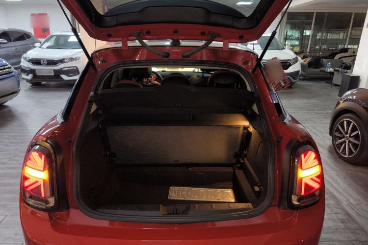 Used MINI 2016 1.5T COOPER Five-Door Edition Trunk