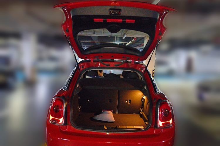 Used MINI 2016 1.5T COOPER Five-Door Edition Trunk