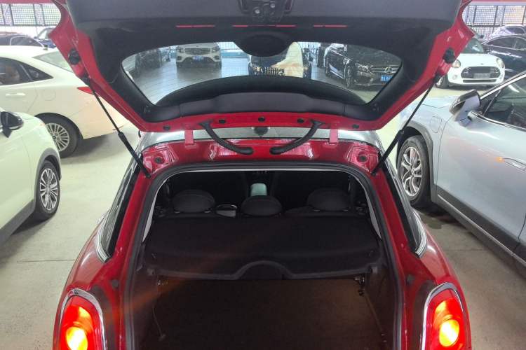 Used MINI 2016 1.5T COOPER Five-Door Edition Trunk