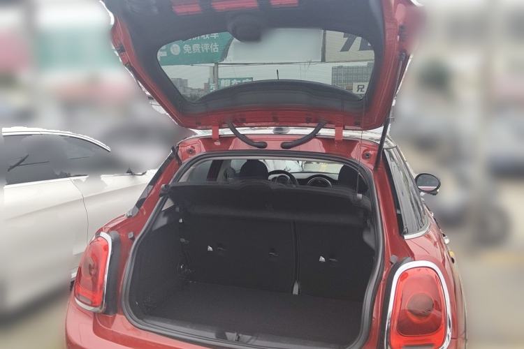 Used MINI 2016 1.5T COOPER Five-Door Edition Trunk