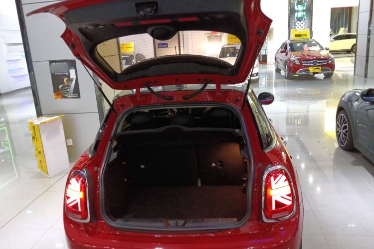 Used MINI 2016 1.5T COOPER Pioneer Edition Five-Door Model Trunk