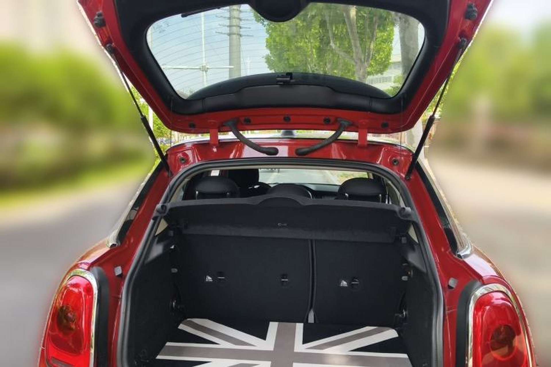 Used MINI 2016 1.5T COOPER Five-Door Edition Trunk