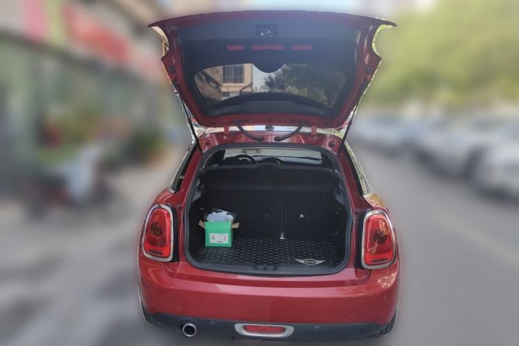 Used MINI 2016 1.5T COOPER Five-Door Edition Trunk