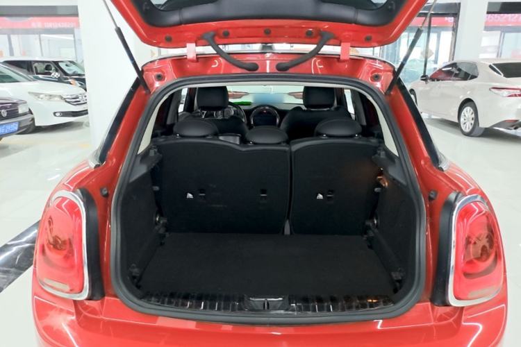 Used MINI 2016 2.0T COOPER S Pioneer Edition Five-Door Model Trunk