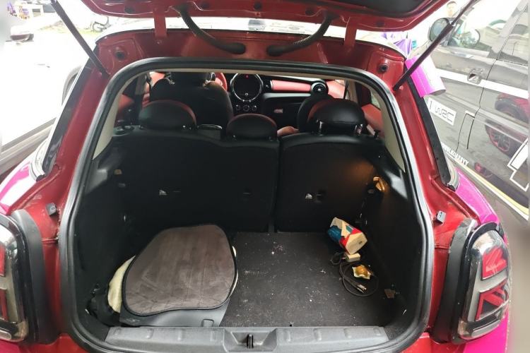Used MINI 2016 1.5T COOPER Pioneer Edition Five-Door Model Trunk