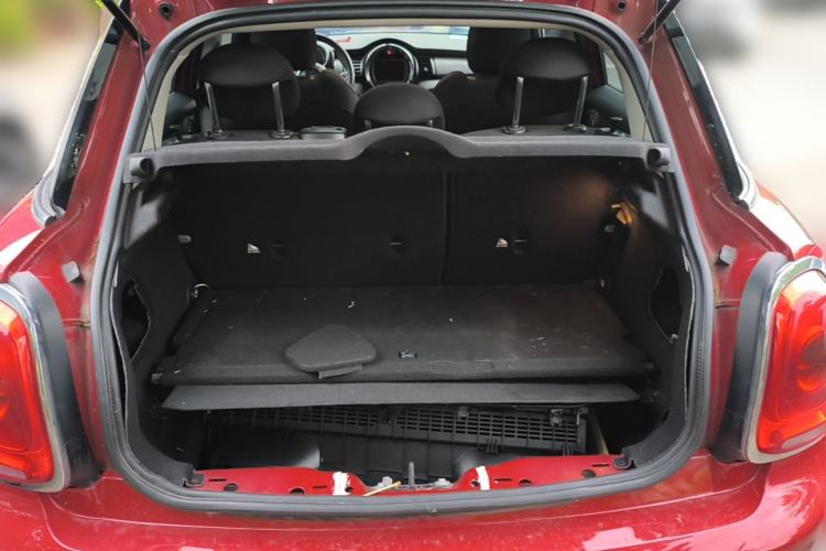Used MINI 2016 1.5T COOPER Five-Door Edition Trunk