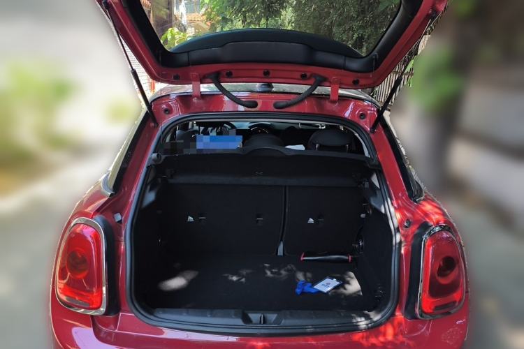 Used MINI 2016 1.5T COOPER Five-Door Edition Trunk