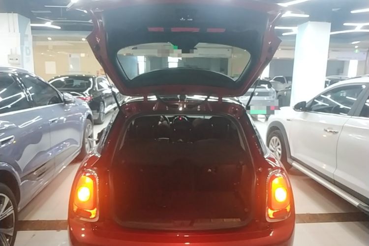 Used MINI 2016 1.5T COOPER Five-Door Edition Trunk