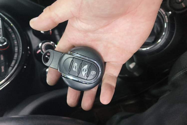 Used MINI 2016 1.5T COOPER Five-Door Edition Vehicle Key