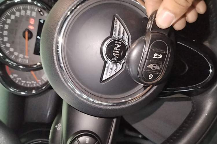 Used MINI 2016 1.5T COOPER Five-Door Edition Vehicle Key