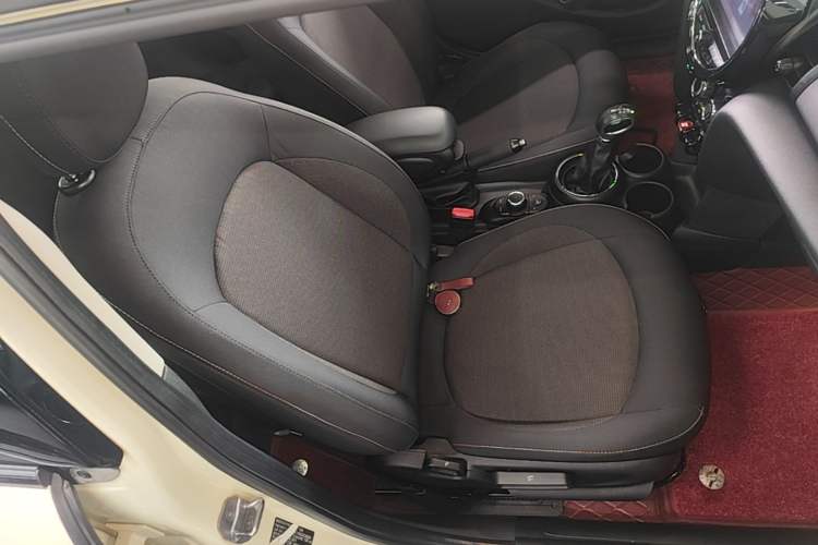 Used MINI 2016 1.2T ONE Pioneer Edition Five-Door Version Right Front Seat