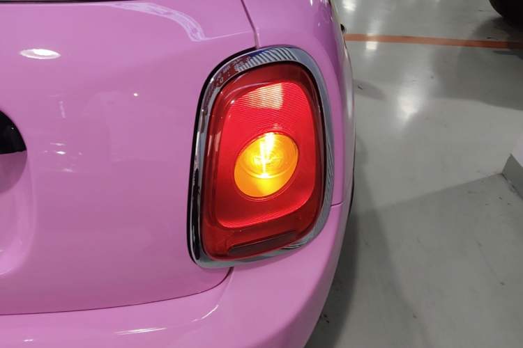 Used MINI 2016 1.2T ONE Pioneer Edition Five-Door Version Right Rear Taillight