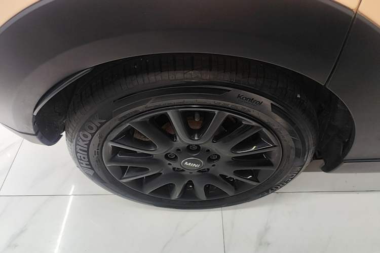 Used MINI 2016 1.2T ONE Pioneer Edition Five-Door Version Right Rear Wheel Hub