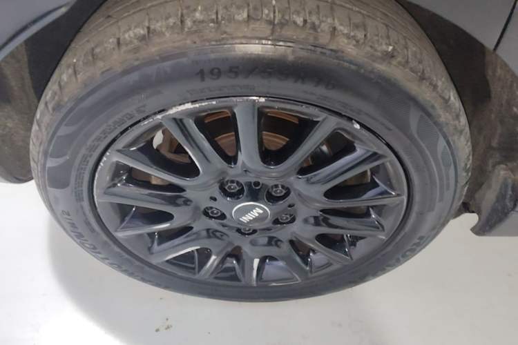 Used MINI 2016 1.2T ONE Pioneer Edition Five-Door Version Right Rear Wheel Hub