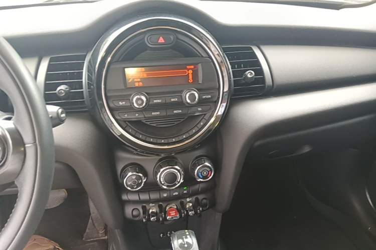 Used MINI 2016 1.2T ONE Pioneer Edition Audio And AC Panel