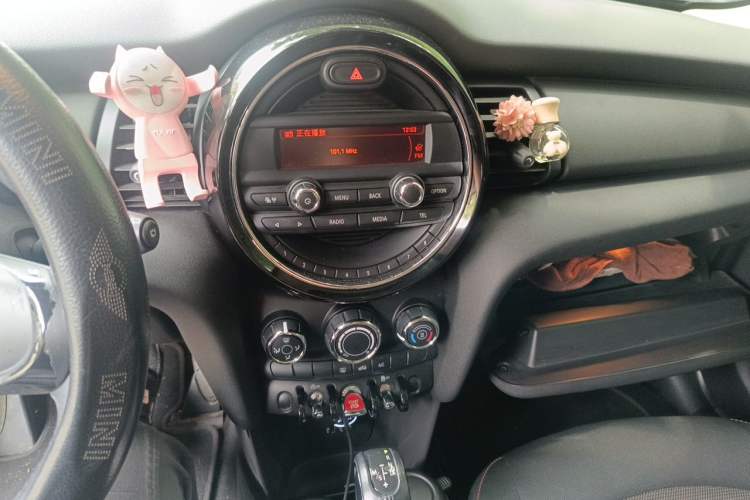 Used MINI 2016 1.2T ONE Five-Door Edition Audio And AC Panel