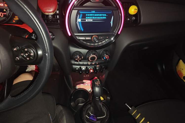 Used MINI 2016 1.5T COOPER Five-Door Edition Audio And AC Panel