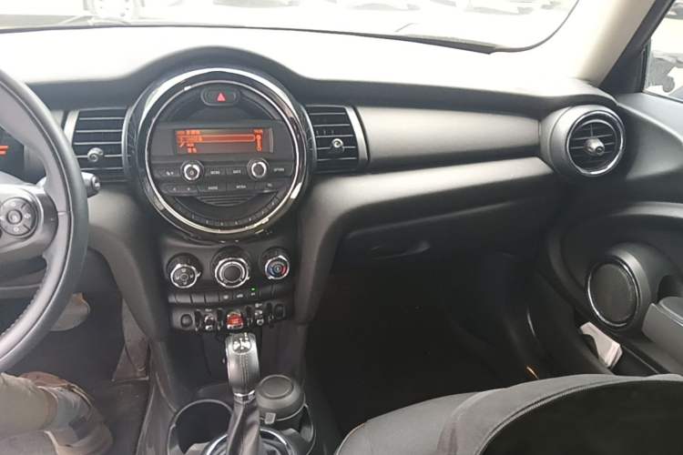 Used MINI 2016 1.2T ONE Pioneer Edition Center Console