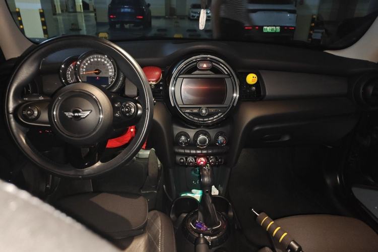 Used MINI 2016 1.5T COOPER Five-Door Edition Center Console