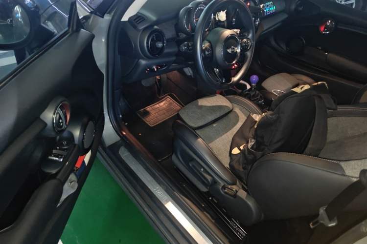 Used MINI 2016 1.5T COOPER Avant-Garde Driver Seat