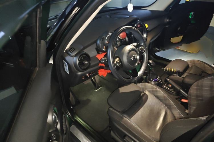 Used MINI 2016 1.5T COOPER Five-Door Edition Driver Seat