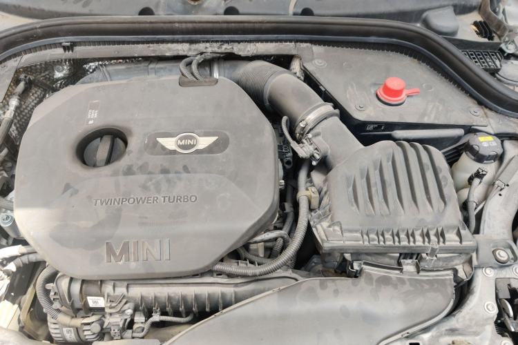 Used MINI 2016 1.5T COOPER Pioneer Edition Five-Door Model Engine Bay