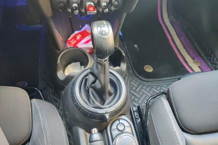 Used MINI 2016 1.5T COOPER Pioneer Edition Five-Door Model Gear Lever