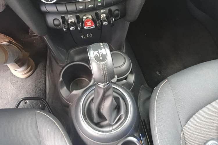 Used MINI 2016 1.2T ONE Pioneer Edition Gear Lever